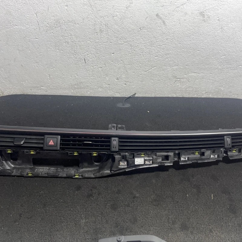 Grila aer bord / Audi A4 B9 2016 / Interior