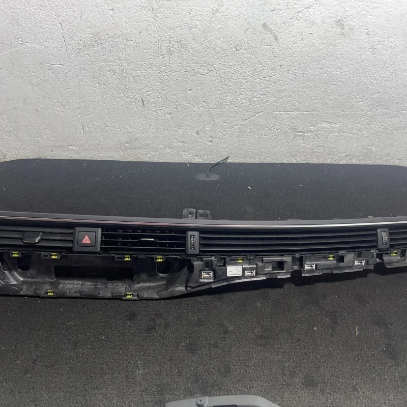 Grila aer bord / Audi A4 B9 2016 / Interior