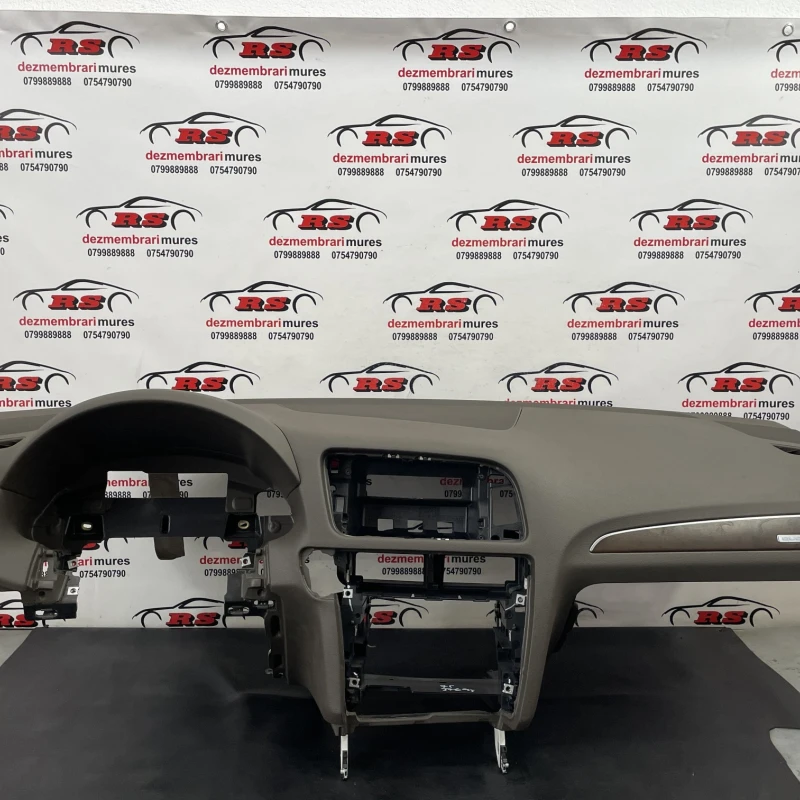 Plansa bord maro Audi 