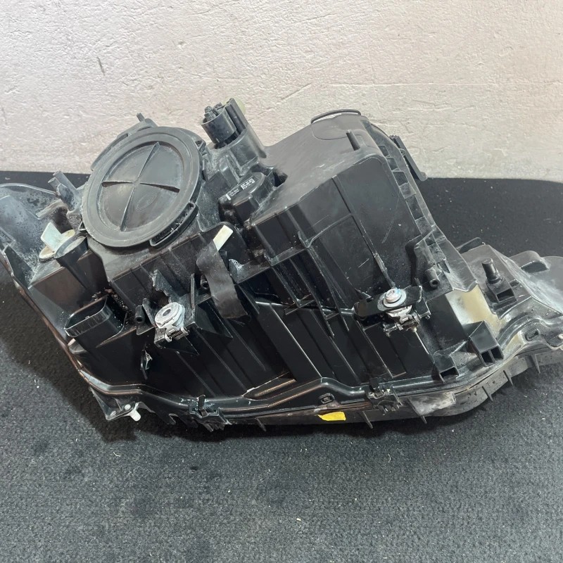 Far stanga EUROPA / BMW Seria 3 F30 2013 / Caroserie, oglinzi si faruri