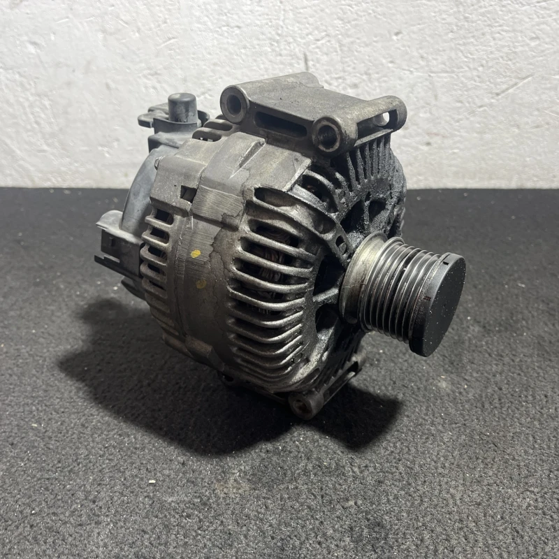 Alternator Mercedes-Benz 