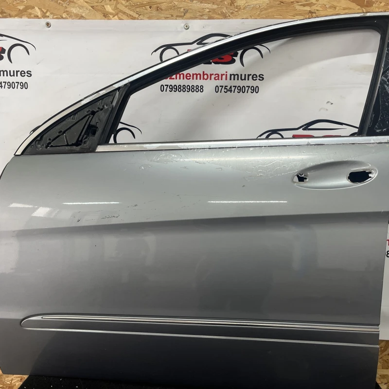 Usa stanga fata Mercedes-Benz 