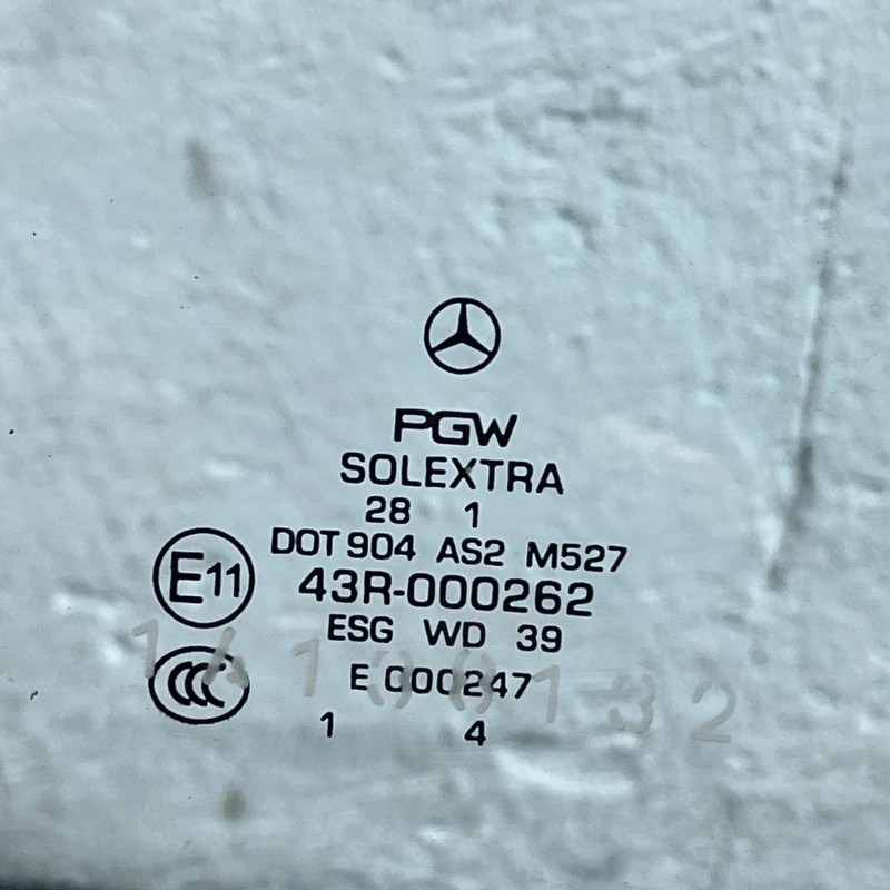 Geam dreapta fata / Mercedes-Benz R Class W251 facelift 2011 / Caroserie, oglinzi si faruri