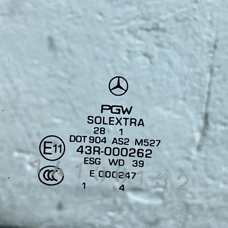 Geam dreapta fata / Mercedes-Benz R Class W251 facelift 2011 / Caroserie, oglinzi si faruri