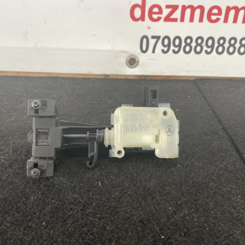 Motoras deschidere usa rezervor Mercedes-Benz 