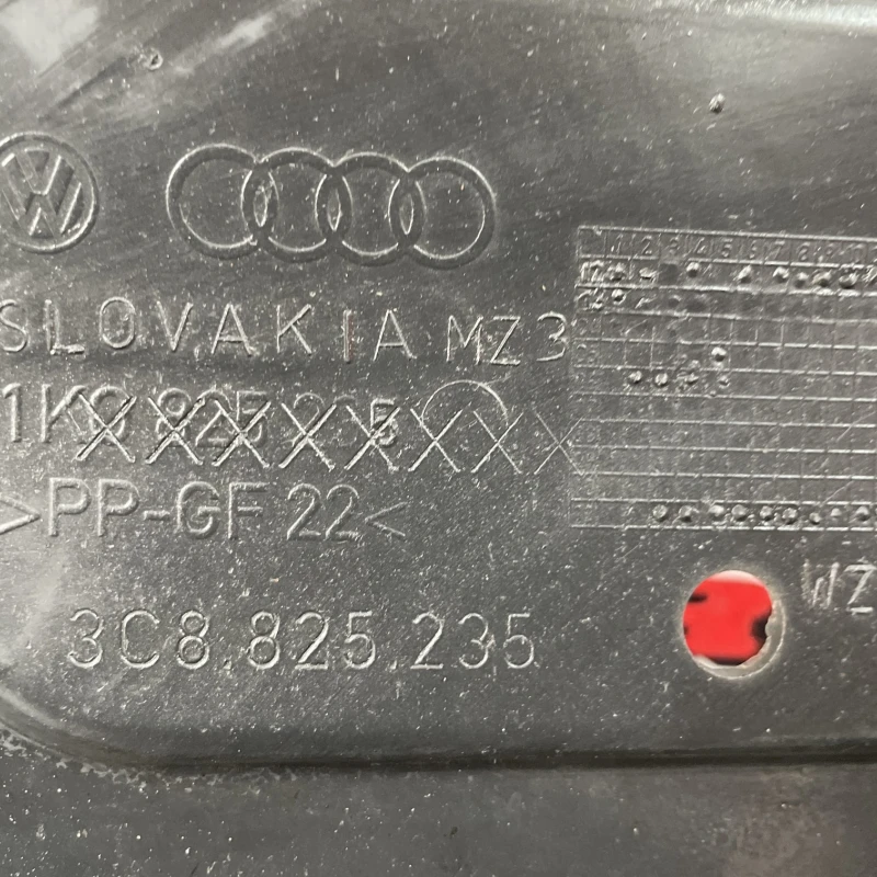 Scut motor / Volkswagen Passat B7 2014 / Caroserie, oglinzi si faruri