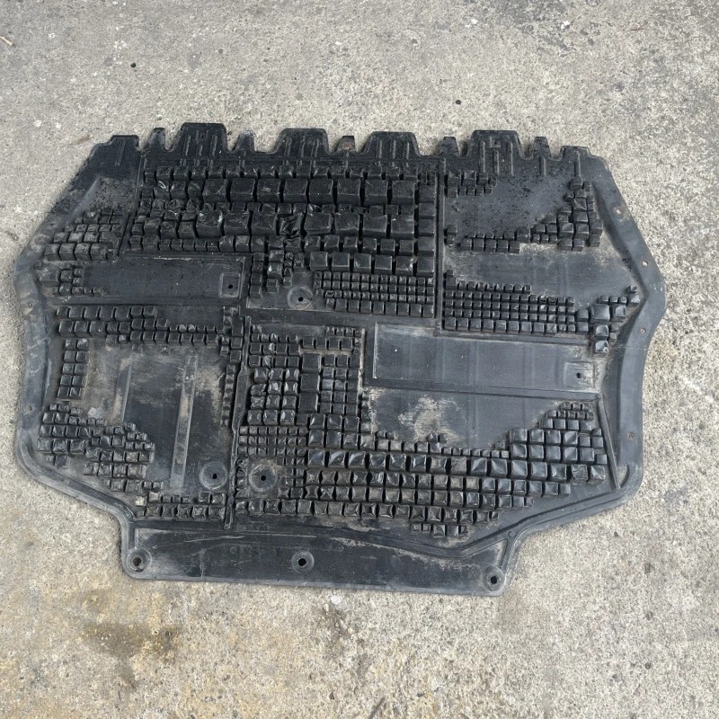 Scut motor / Volkswagen Golf MK6 2012 / Caroserie, oglinzi si faruri