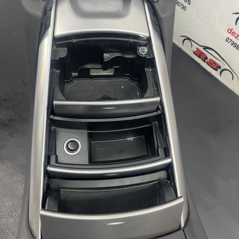Cotiera centrala / Mercedes-Benz R Class W251 facelift 2011 / Interior