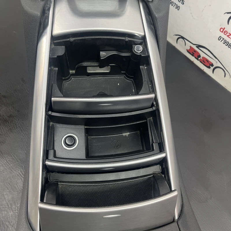 Cotiera centrala / Mercedes-Benz R Class W251 facelift 2011 / Interior